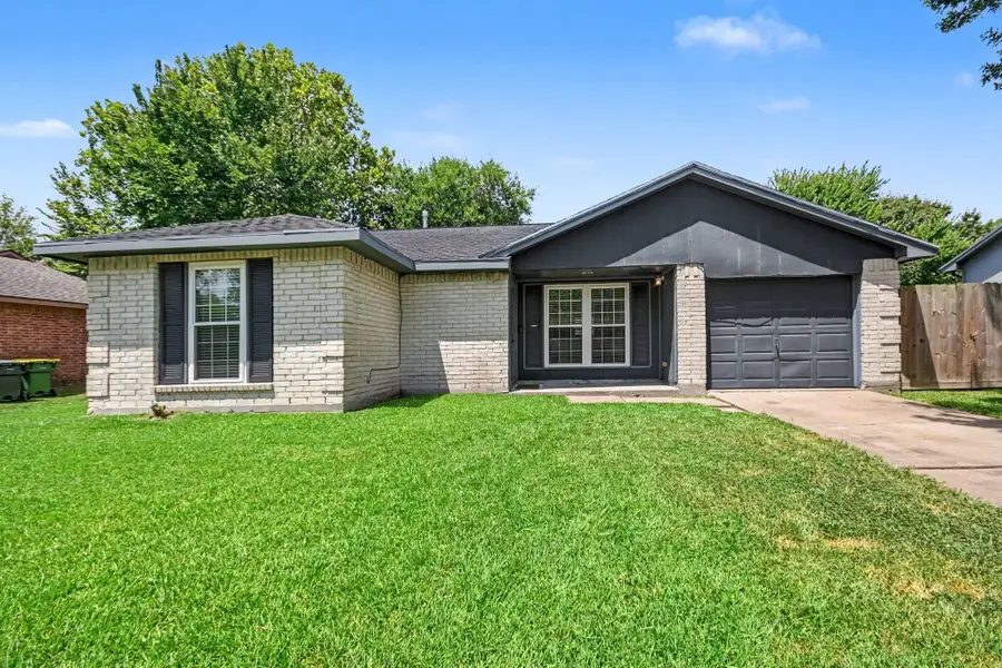 1010 E Belgravia Drive, Pearland, TX 77584 - #2