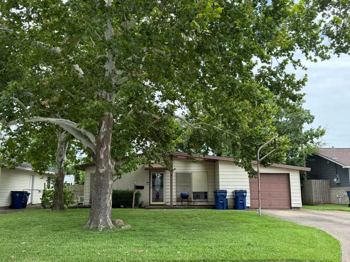 2213 17th Avenue N, Texas City, TX 77590 - Image #1