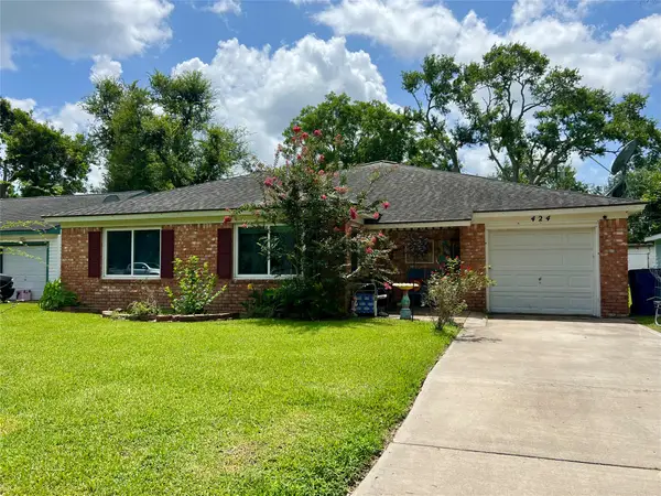 424 Evans Street, Angleton, TX 77515