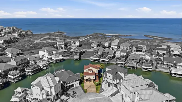 3902 Island Court, Galveston, TX 77554