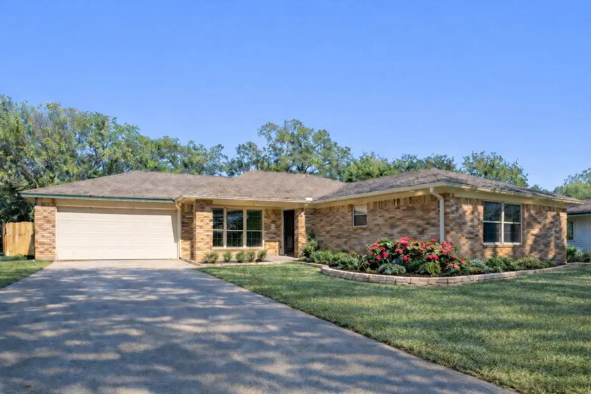 10207 Old Orchard Road, La Porte, TX 77571 - Image #1