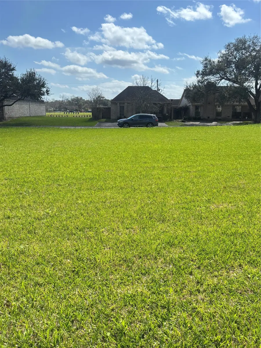 305 Mayfair Circle, Wharton, TX 77488 - #2