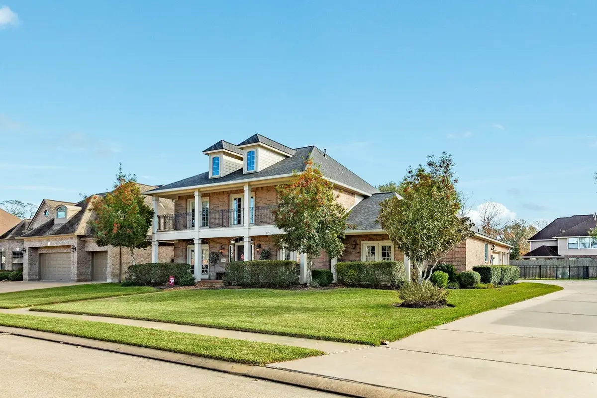 204 Arrowhead Drive, Lake Jackson, TX 77566 - #1