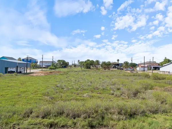 5833 Pelican Street, Sargent, TX 77414