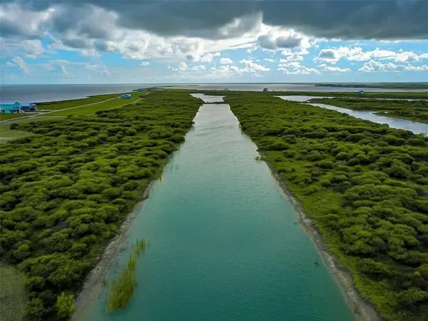 2952 Palacios Bay Drive, Palacios, TX 77465