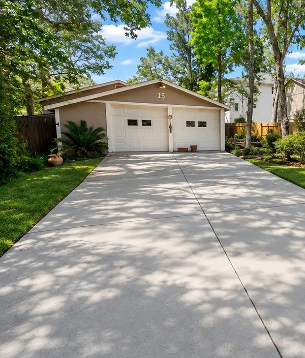 15 Gambrel Oak Pl Place, Spring, TX 77380