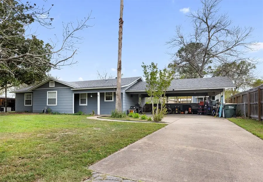 107 N River Drive, Columbus, TX 78934 - #2