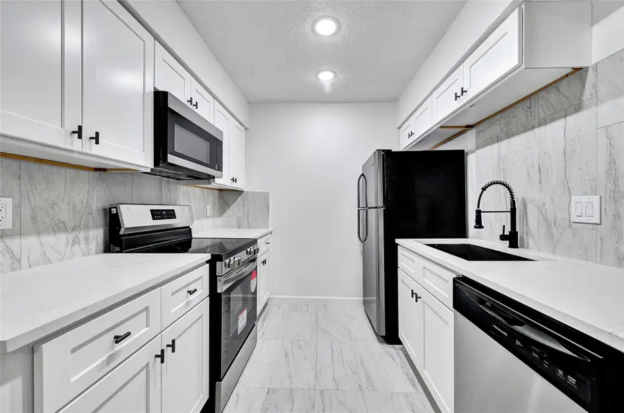 12040 Mighty Oak Drive, Houston, TX 77066 - Image #2