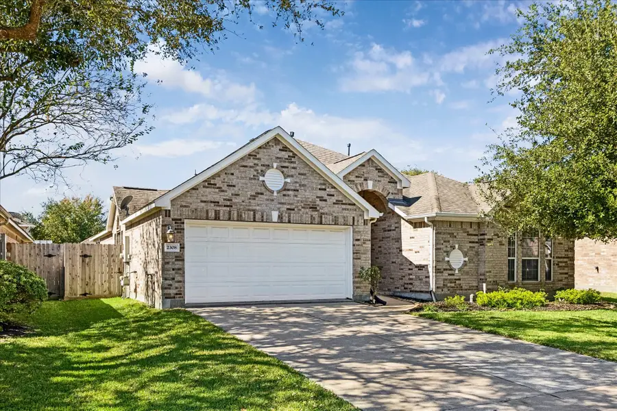 2308 Canyon Springs Drive, Pearland, TX 77584 - Image #2