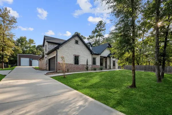 19691 Village Forest Drive, Montgomery, TX 77356