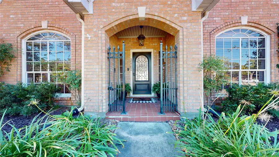 15702 Woodbourne Drive, Houston, TX 77062 - Image #2