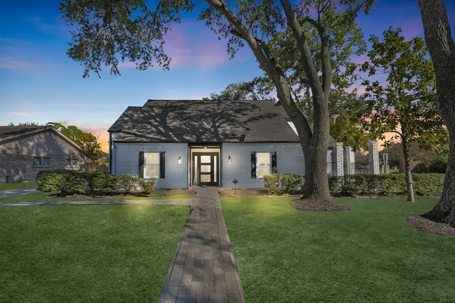 802 Lake Villa Drive, Seabrook, TX 77586 - Image #2