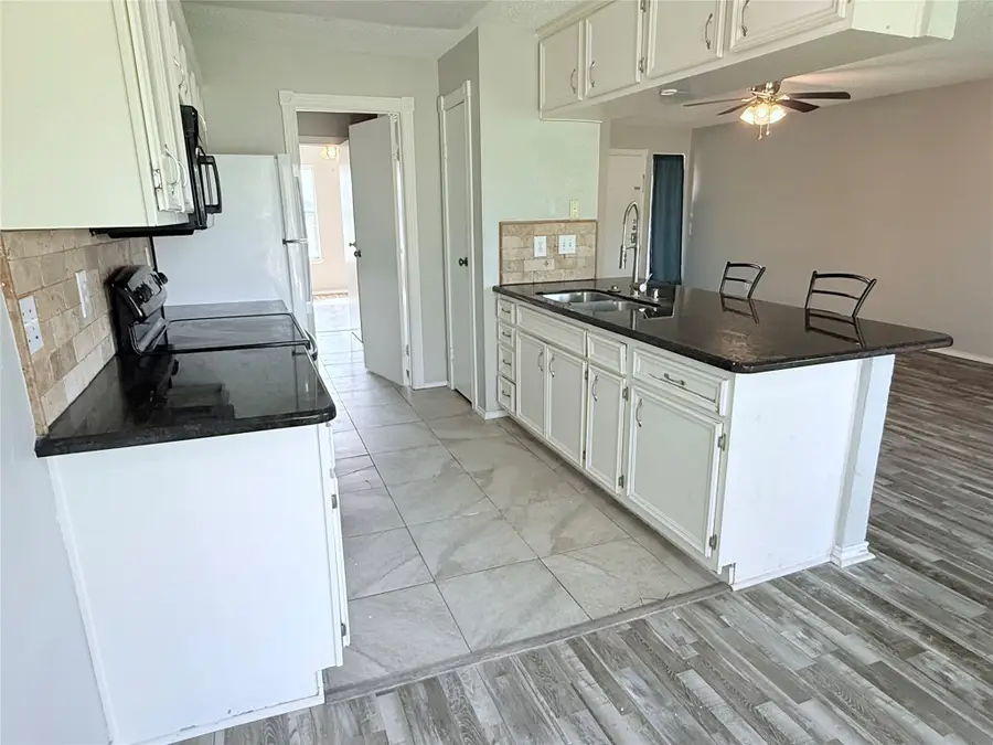 418 Garland Drive #203, Lake Jackson, TX 77566 - Image #3