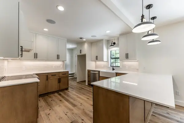 2130 Avenue N 1/2, Huntsville, TX 77340