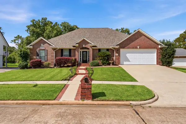 911 Oak Leaf Street, La Porte, TX 77571