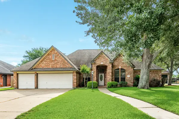 251 Chestnut Street, Lake Jackson, TX 77566