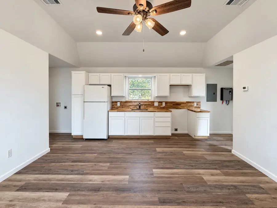 818 S Austin, Bremond, TX 76629 - #3
