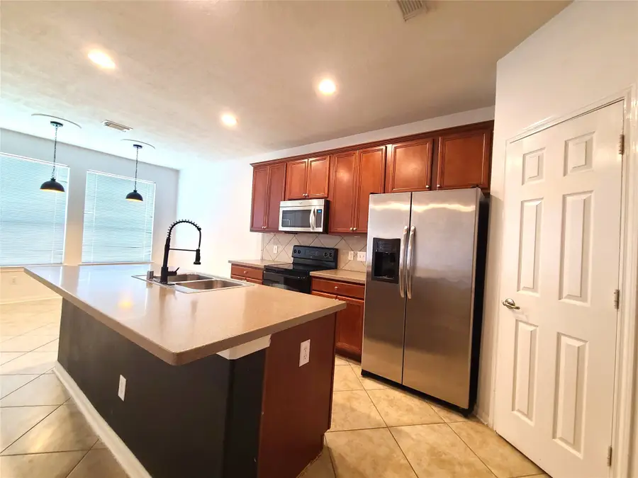 119 Benedict Canyon Loop, The Woodlands, TX 77382 - Image #2