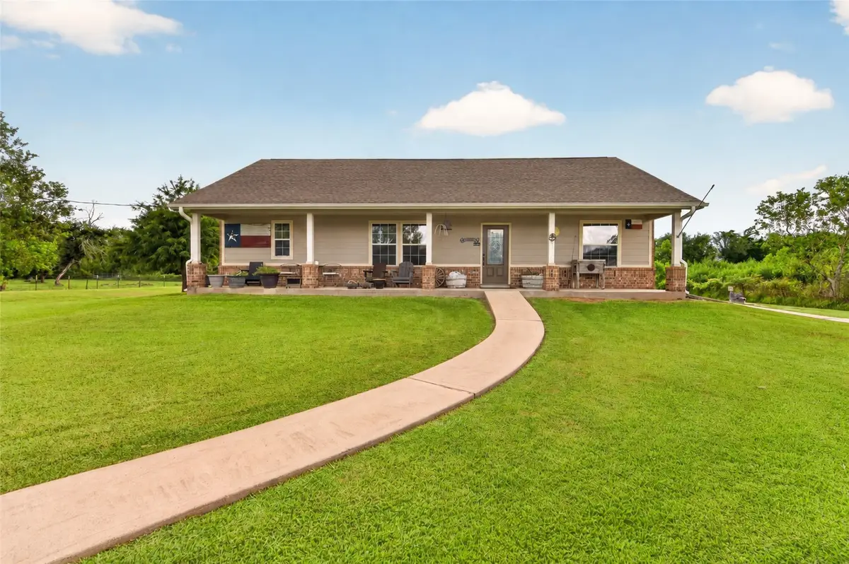 4933 1/2 Powers Ln, Alvin, TX 77511 - #1
