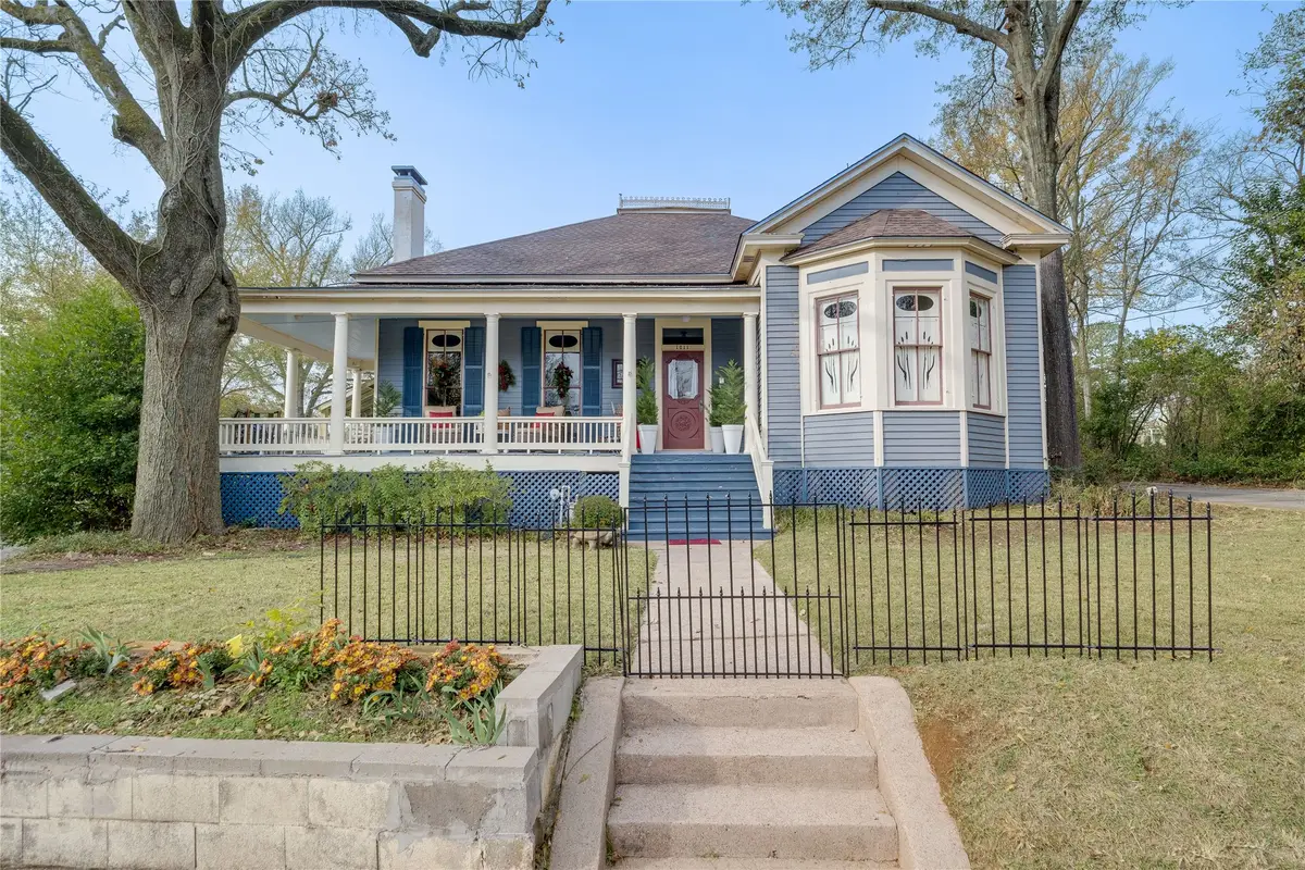 1011 S Sycamore Street, Palestine, TX 75801 - Image #1