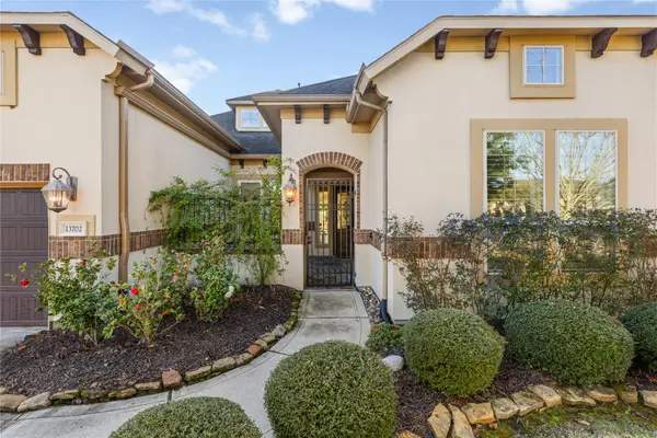 13702 Banks View Court, Houston, TX 77059