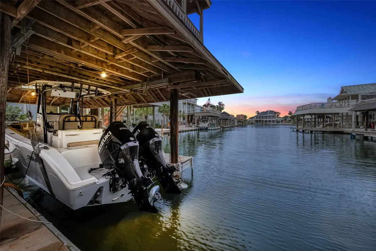 1407 Tiki Drive, Tiki Island, TX 77554 - Image #1