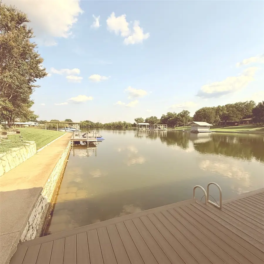 813 Brazos Harbor Circle, Granbury, TX 76048 - Image #2