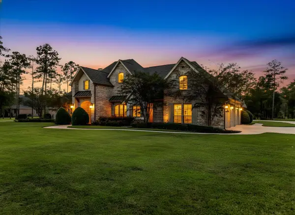 9110 Bear Creek Drive, Kountze, TX 77625