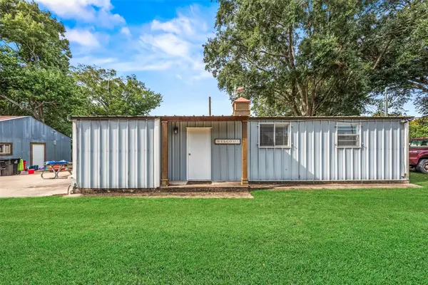 1402 County Road 243, Bay City, TX 77414