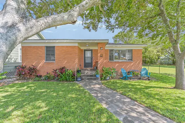 4328 Avenue S 1/2, Galveston, TX 77550