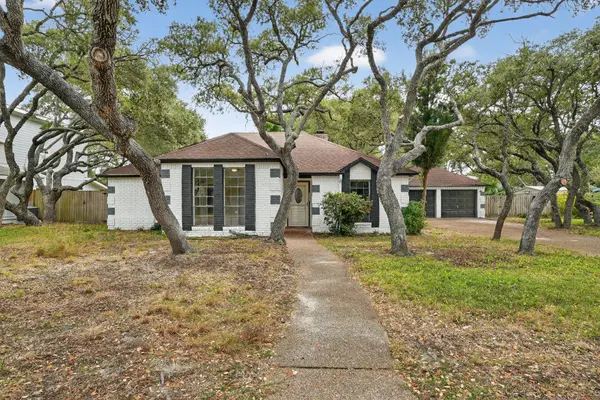 107 Cherry Hills, Rockport, TX 78382