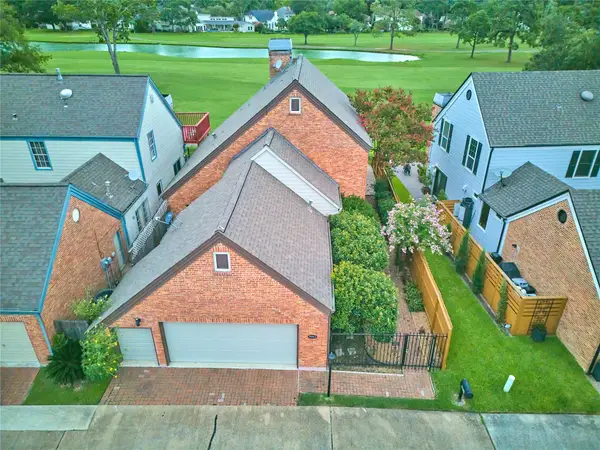 7631 Ameswood Road, Houston, TX 77095