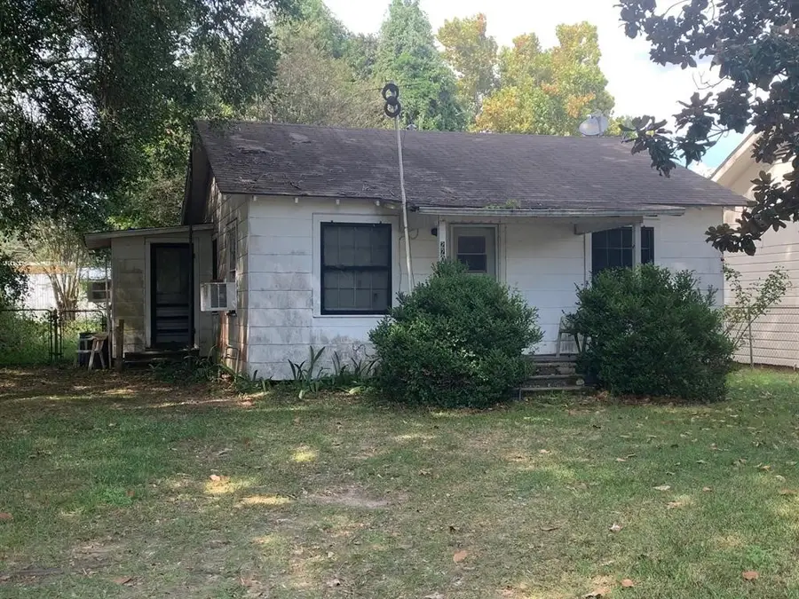 2207 Maple Avenue, Liberty, TX 77575 - Image #2