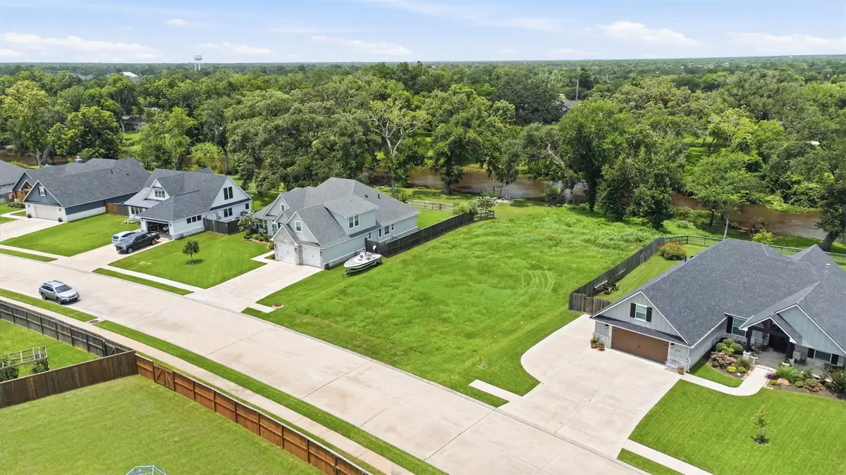 208 Creekside Lane, Lake Jackson, TX 77566 - #1