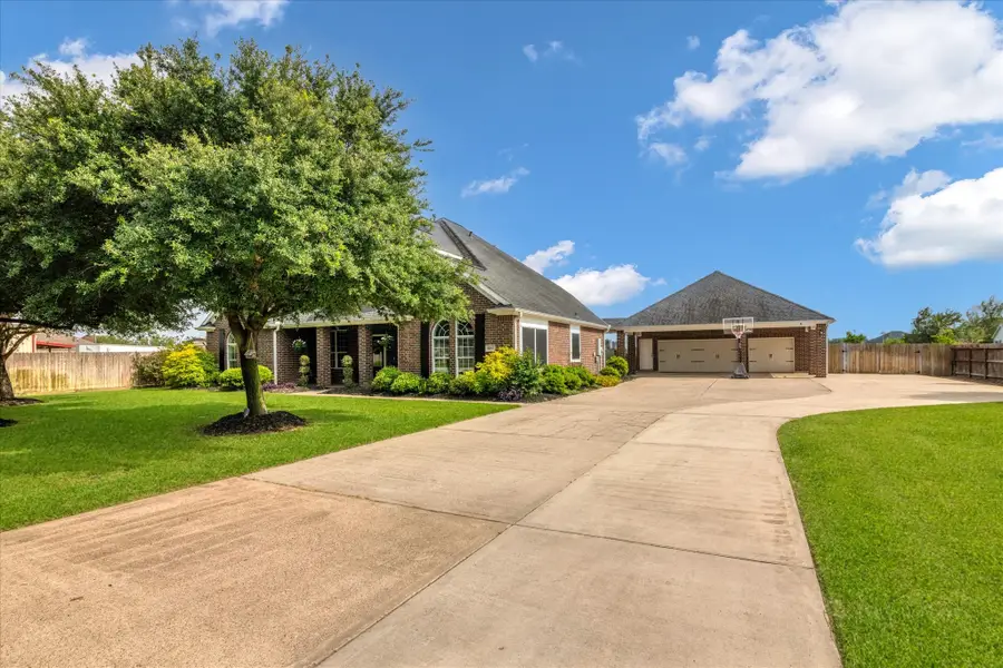 8810 Tumblewood Drive, Beach City, TX 77523 - Image #2