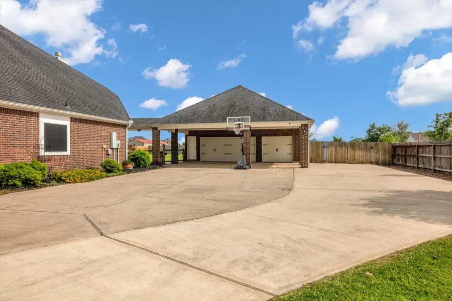 8810 Tumblewood Drive, Beach City, TX 77523 - Image #3