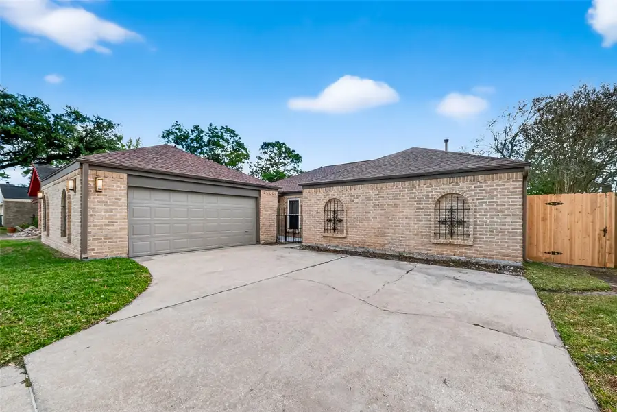 826 Halewood Drive, Houston, TX 77062 - Image #2