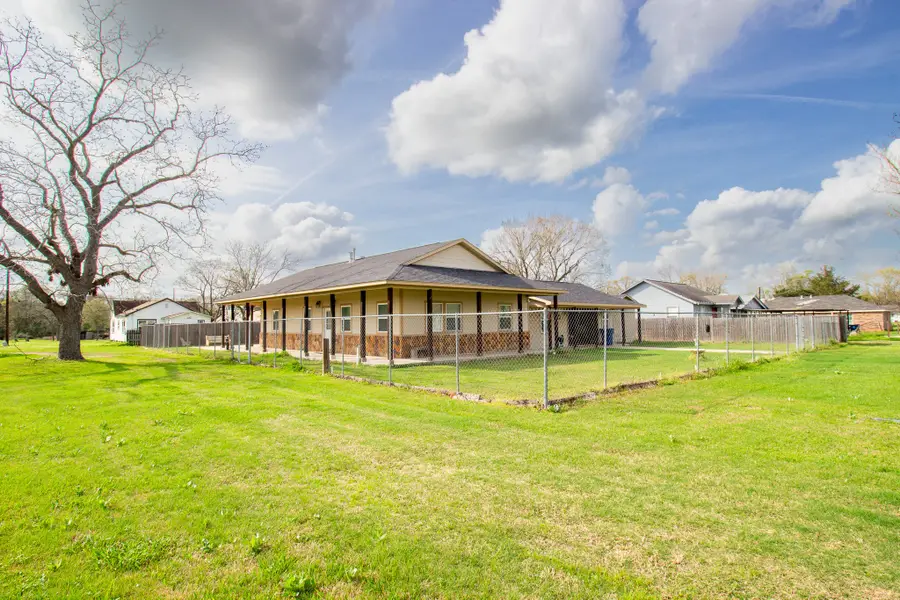 1245 4th St, Hempstead, TX 77445 - #2