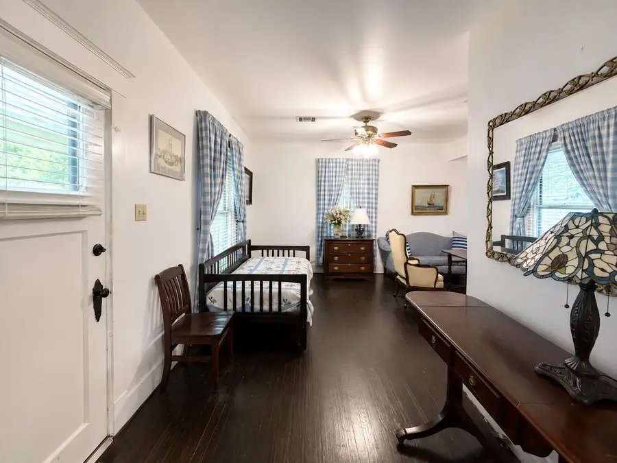 1012 W Adoue Street, Alvin, TX 77511 - #2