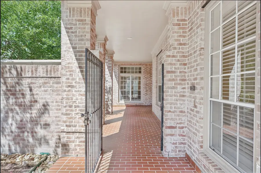 30 N Castlegreen Circle, The Woodlands, TX 77381 - #3