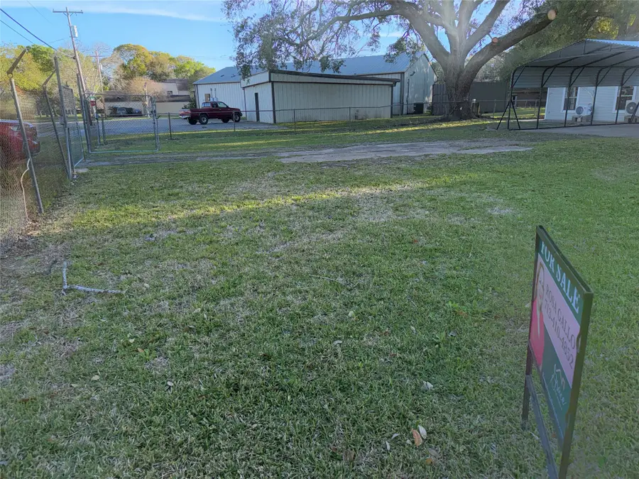 406 S 7th Street, Alvin, TX 77511 - #3