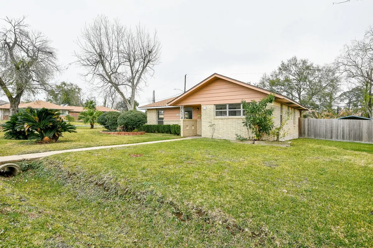 901 Redondo Drive, Houston, TX 77015 - Image #1