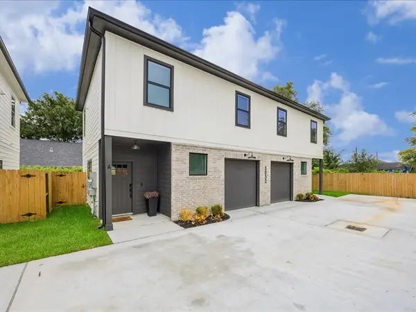5032 Mallow St #A B, Houston, TX 77033
