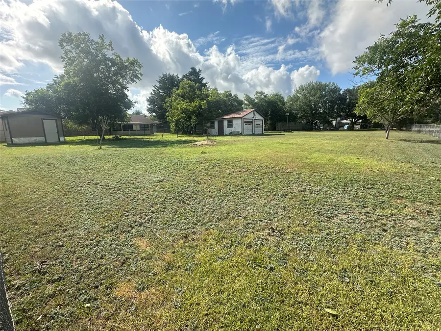 129 S Pecan Street, Flatonia, TX 78941 - #3