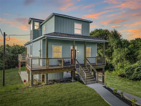 4444 Shady Lake Drive, Seabrook, TX 77586