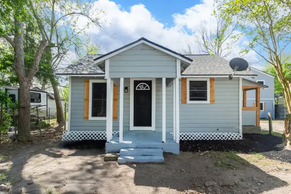 211 W South Street, Alvin, TX 77511