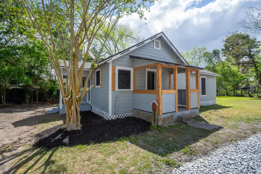 211 W South Street, Alvin, TX 77511 - #2