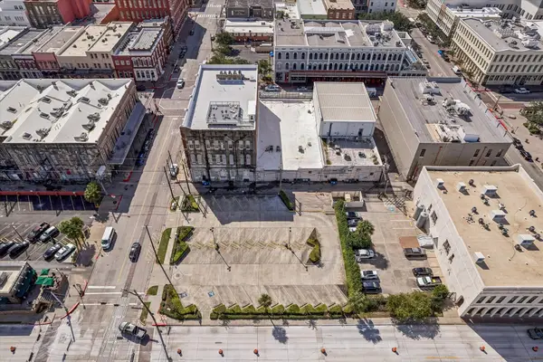 101 Kempner Avenue, Galveston, TX 77550