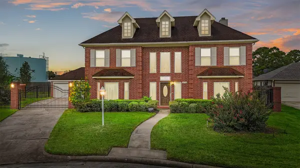 9718 Deverell Drive, Sugar Land, TX 77498