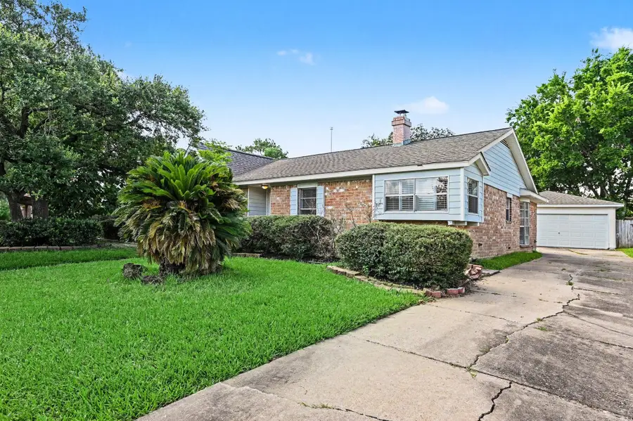 12219 Meadowhollow Drive, Meadows Place, TX 77477 - #2